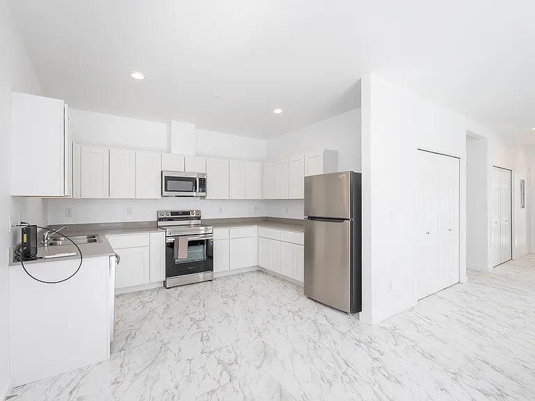 Modern Heights Apartments — Photo 14