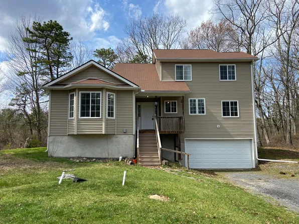 398 Gold Finch Rd, Bushkill, PA 18324