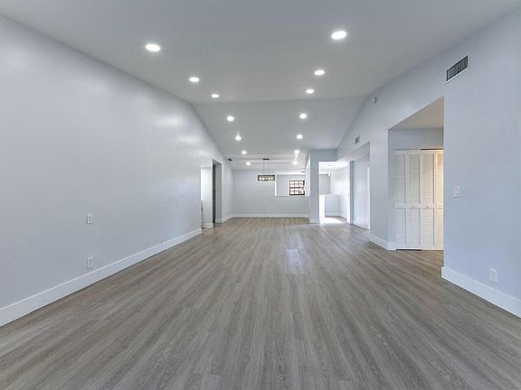 5th image of 22791 Trelawny Ter APT F