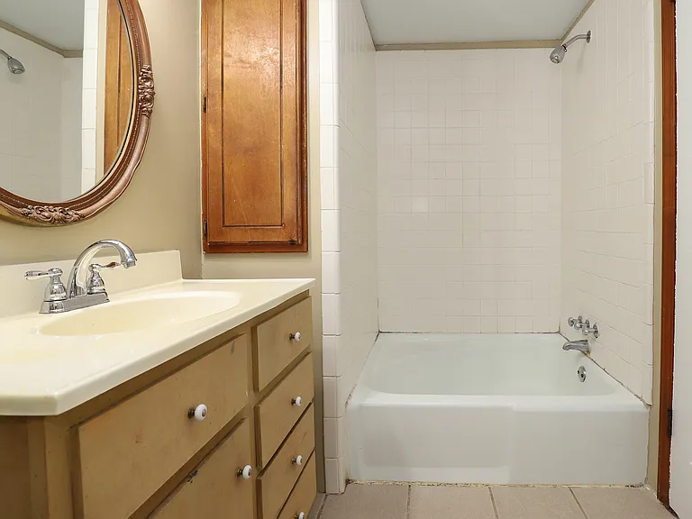 1025 W End Blvd #5 — Photo 10