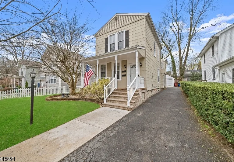 99 Brookfield Ave — Photo 2