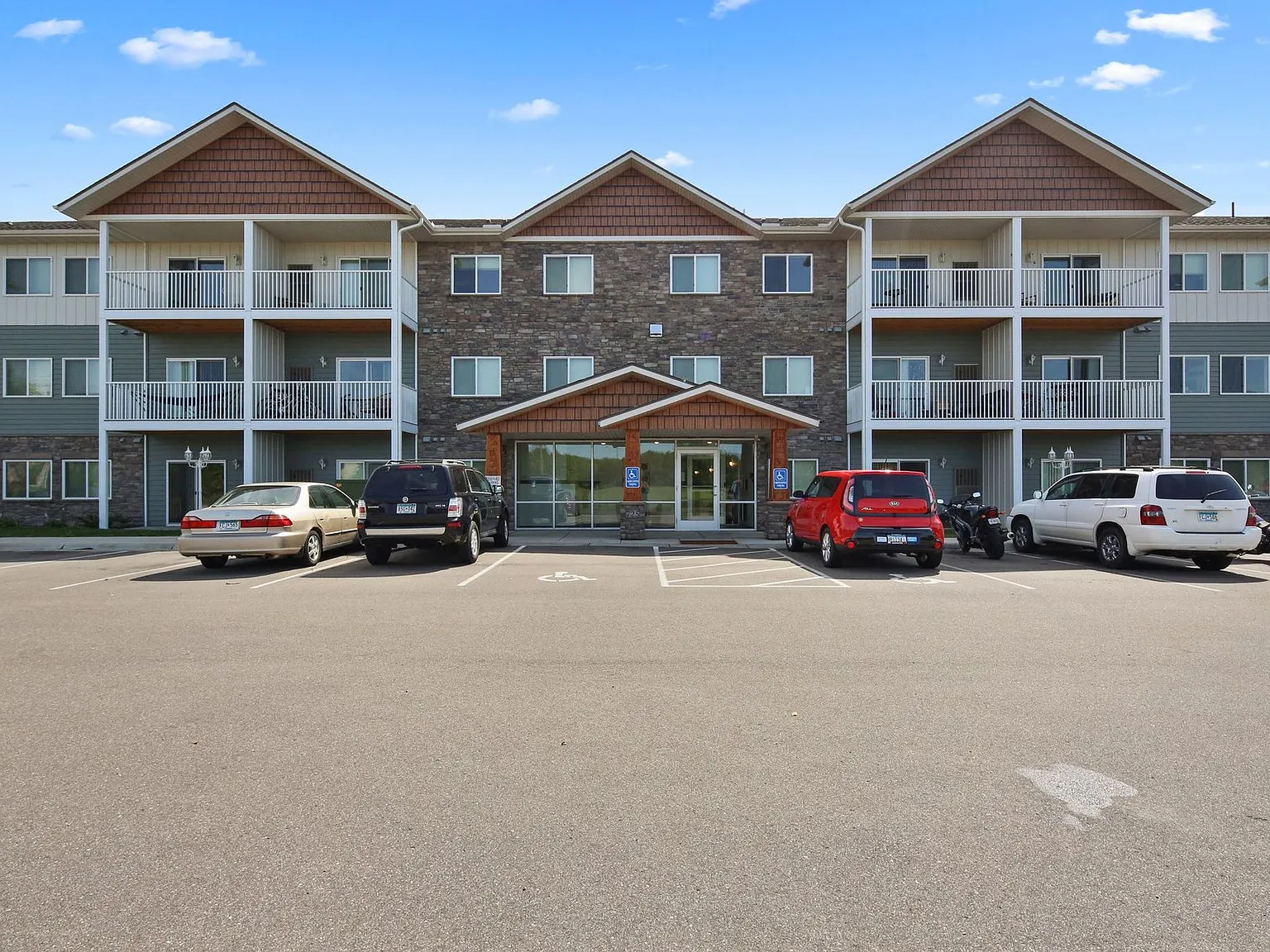 Jackson Hills Apartments — Photo 2