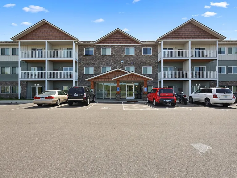 Jackson Hills Apartments — Photo 2
