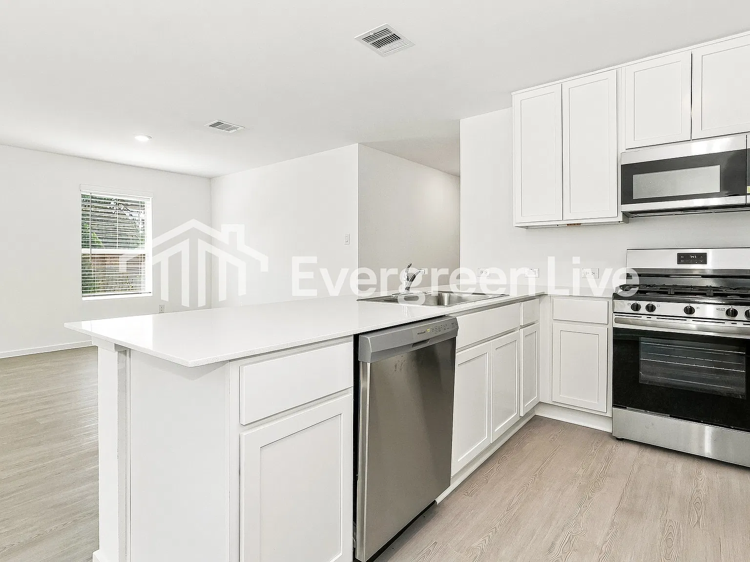 4 bed, 2.0 bath, 1667 sqft, $1,595 — Photo 3