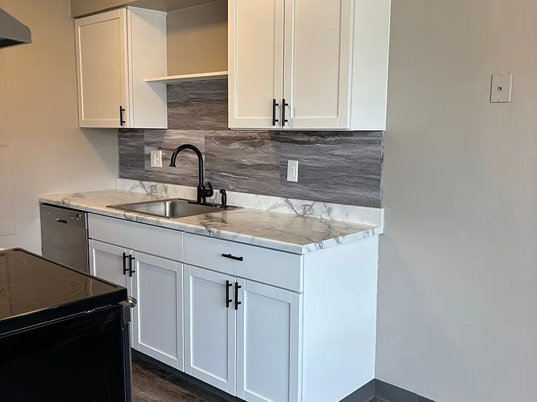 1705 Edgewood Dr NW — Photo 7