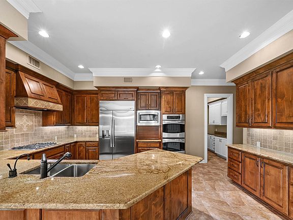 4th image of 7038 Walden Dr