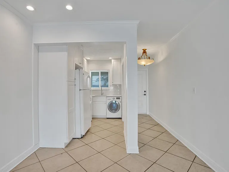 2311 NE 36th St #2F — Photo 8