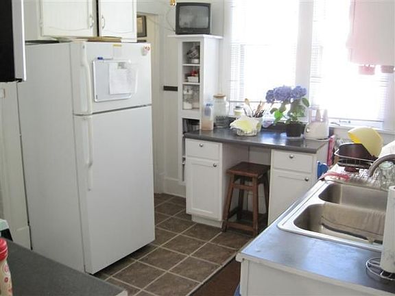 3rd image of 105 S Center St