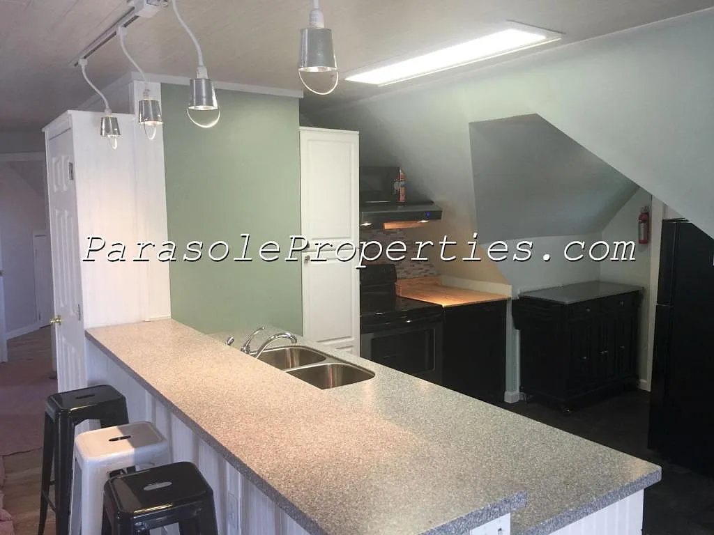 704 Cooney St Apt D — Photo 4