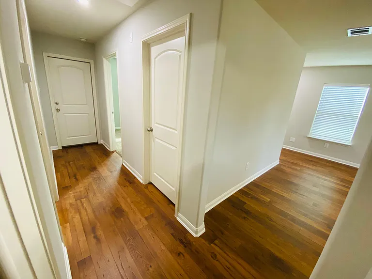 596 Ruby Ln — Photo 16