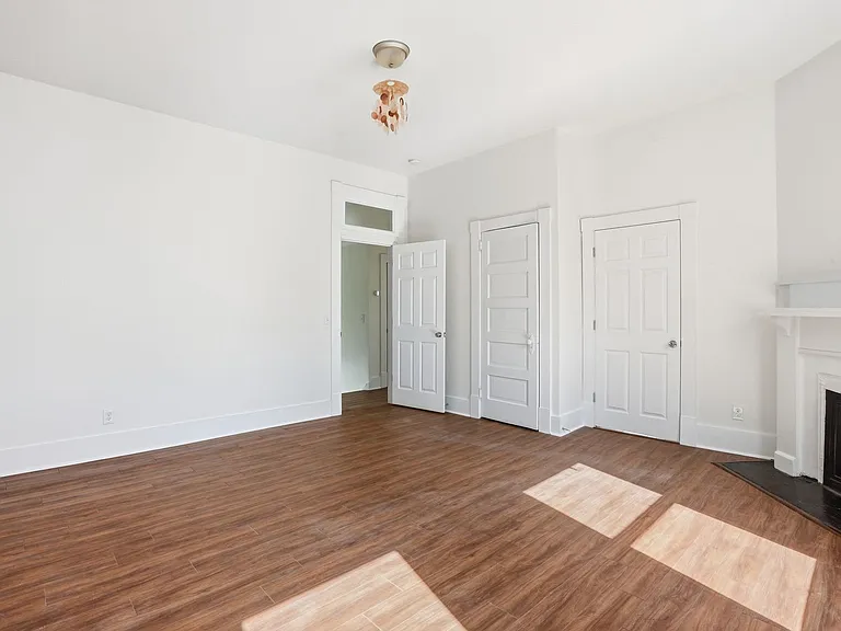 809 E Henry St — Photo 34