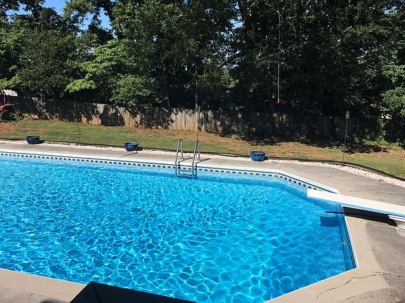 2nd image of 412 Sugarwood Dr