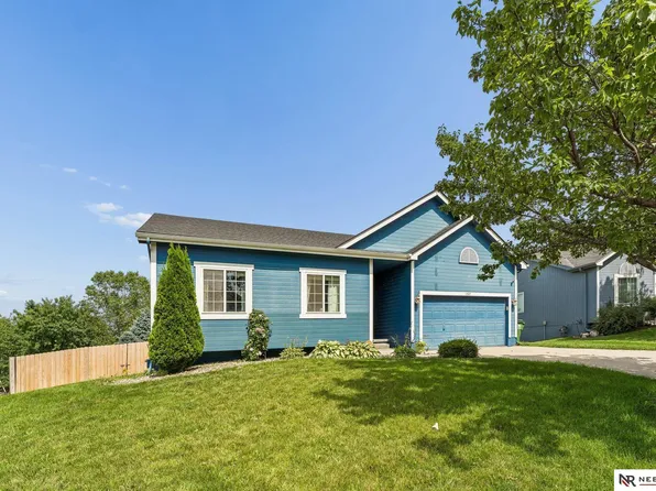 1507 Ridgeview Dr, Papillion, NE 68046