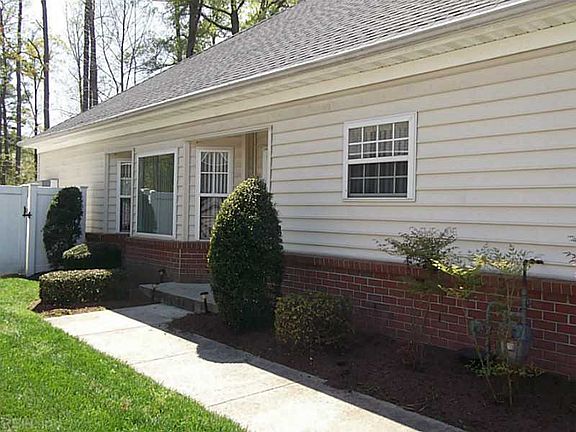 2nd image of 4637 Carriage Dr