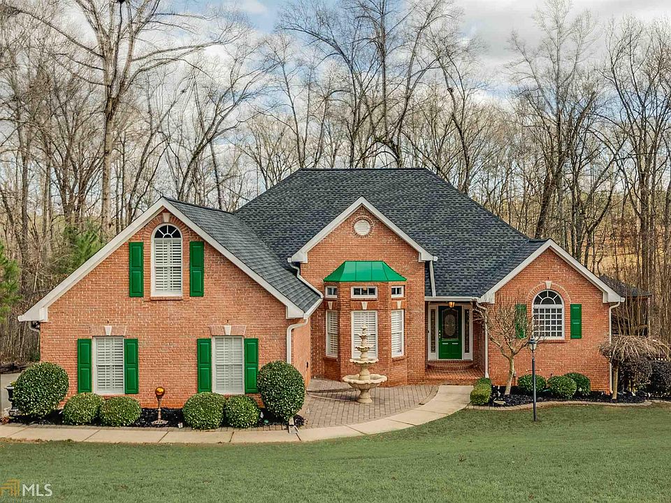 1st image of 160 Crown Oaks Dr