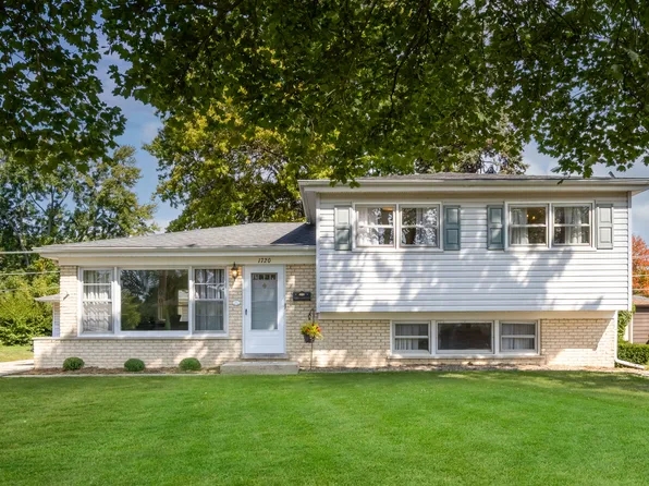 1720 W Robbie Ln, Mount Prospect, IL 60056