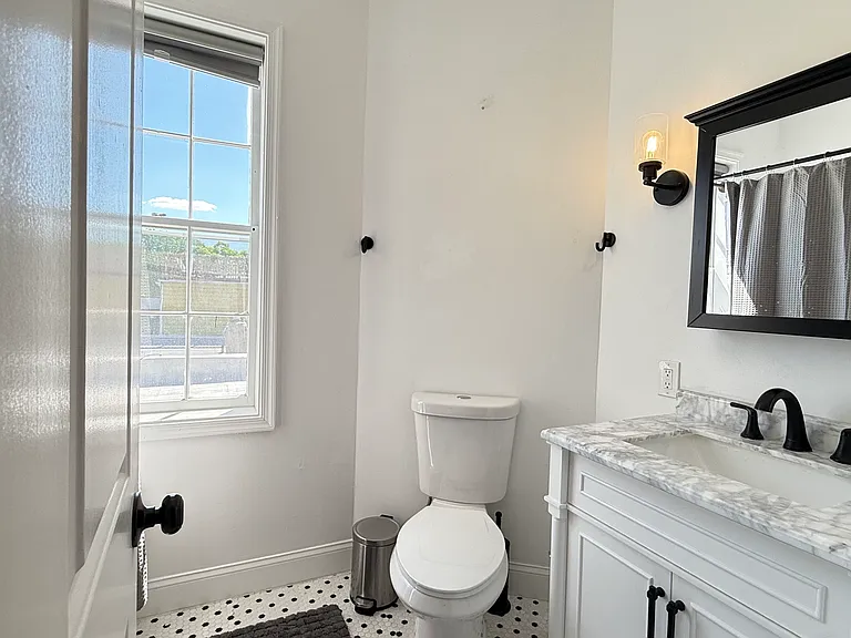1118 F St NE #3 — Photo 38