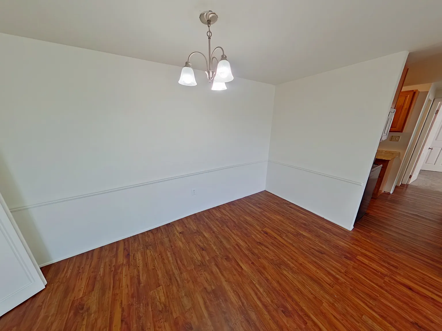 Canterbury Court Apartments — Photo 3
