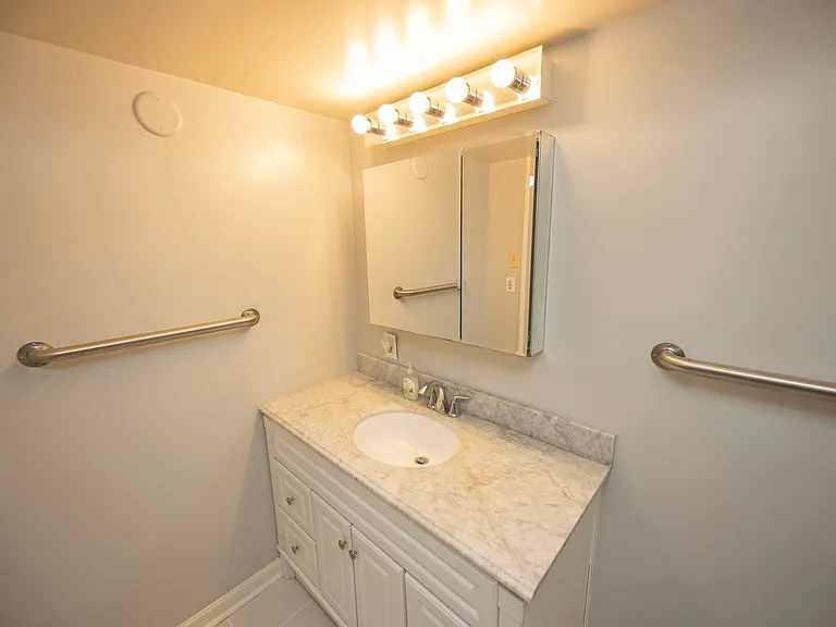 2043 Hazel Hedge Ln — Photo 9
