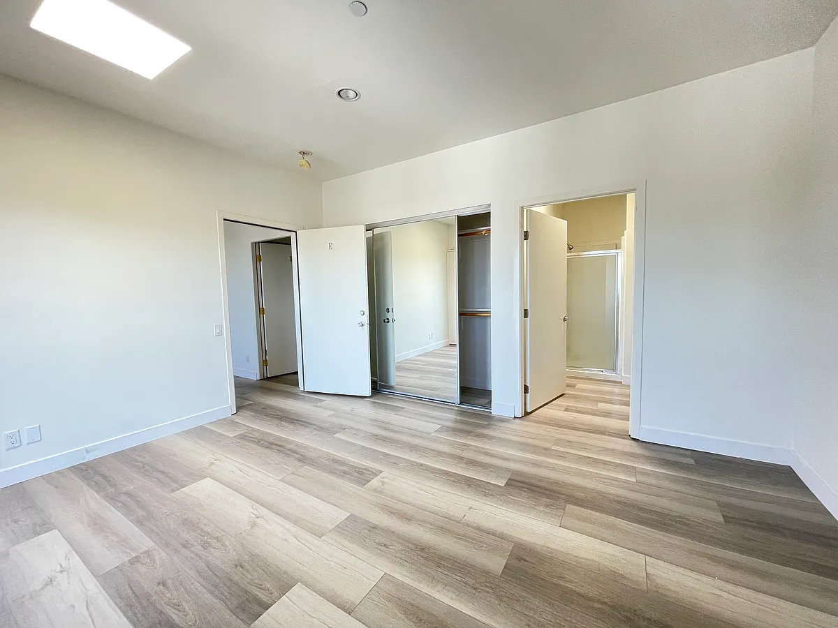 Building Photo - 1188 W 36th Pl