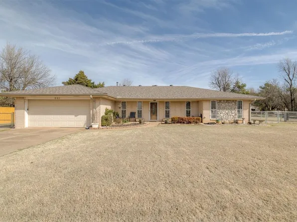 941 NW 32nd St, Moore, OK 73160