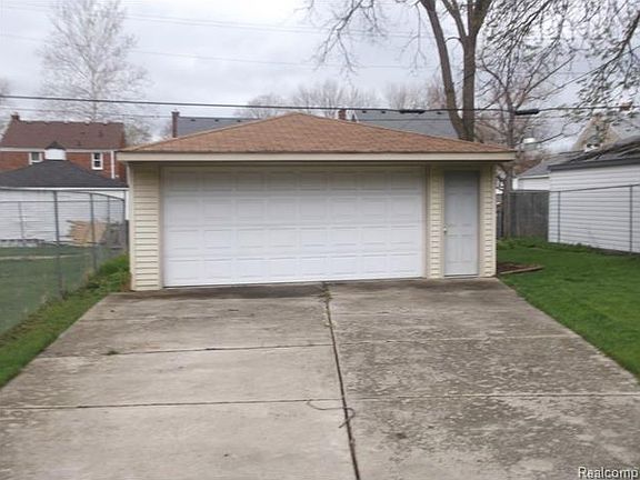 3rd image of 16741 Rosemont Ave