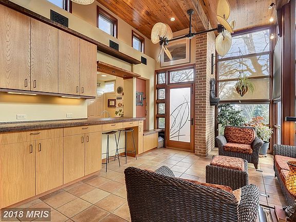 4th image of 2204 Fordham Dr