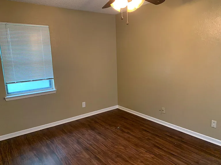 615 Bishop Dr — Photo 16