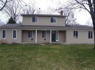 2373 Pine Orchard Dr, Waterford, MI 48329