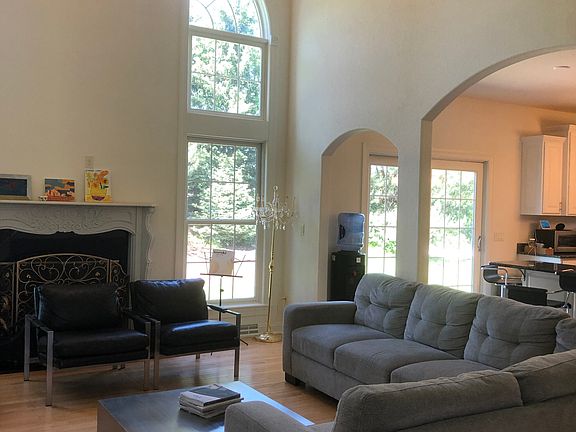 4th image of 921 Woods Dr