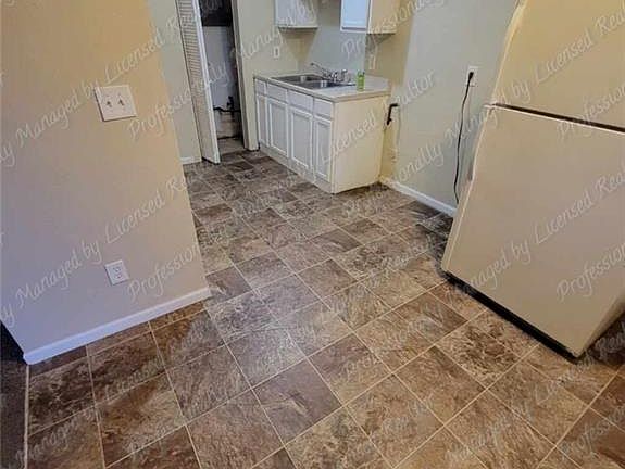 5th image of 1830 W Riverview Ave