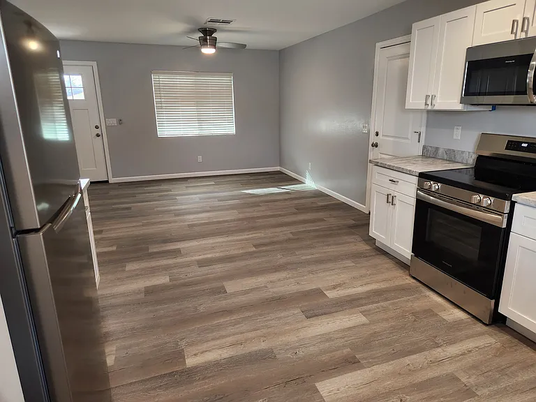 406 E Centre Ave — Photo 4