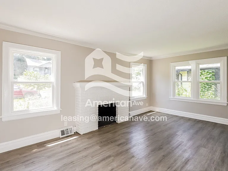 535691_002_living_room_3.jpg