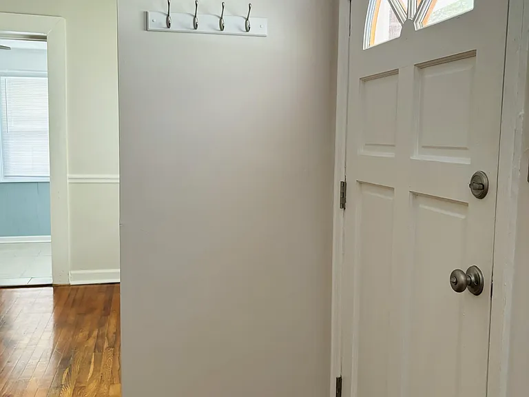 2502 Woodridge Dr — Photo 5