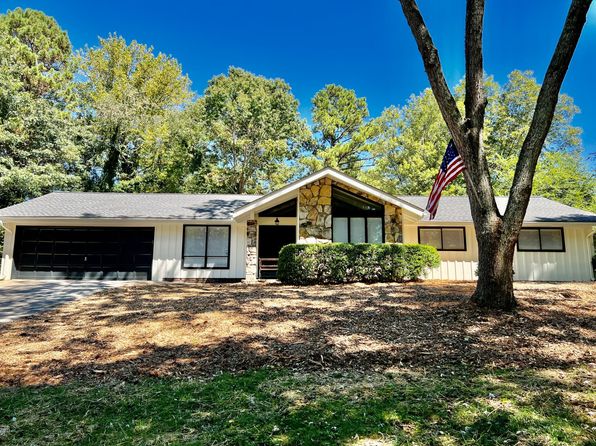 442 Cove Dr NE