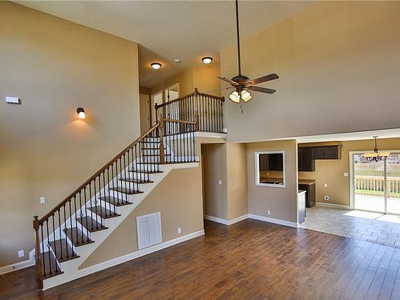 3rd image of 741 Cavalier Dr