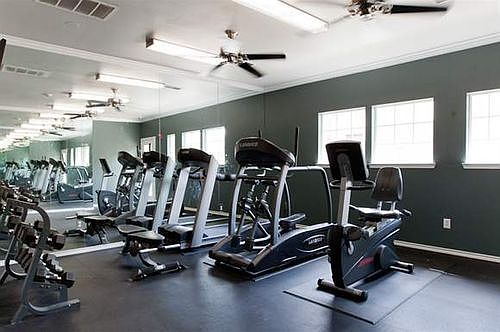 3rd image of 8100 Stonebrook Pkwy