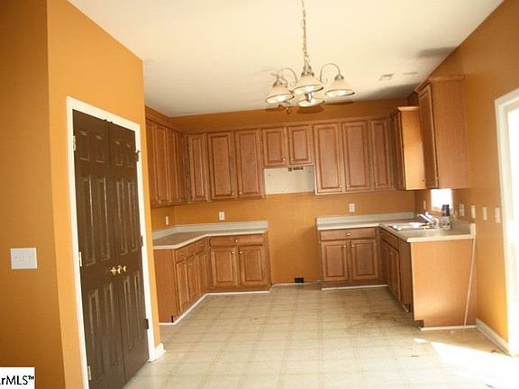 3rd image of 504 Plum Hill Way