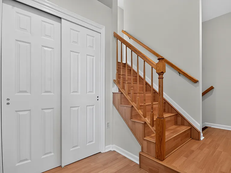 574 Beachway Ave — Photo 4