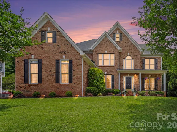 218 Crimson Orchard Dr, Mooresville, NC 28115