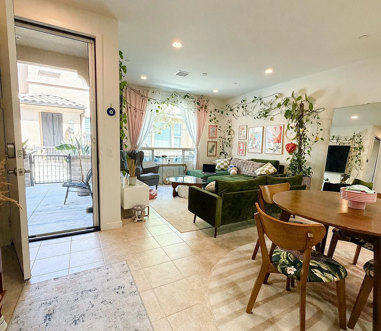 3 bed, 2.5 bath, 1563 sqft, $4,395 — Photo 3