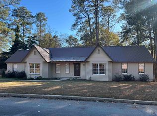 311 Overlook Dr, Montezuma, GA 31063