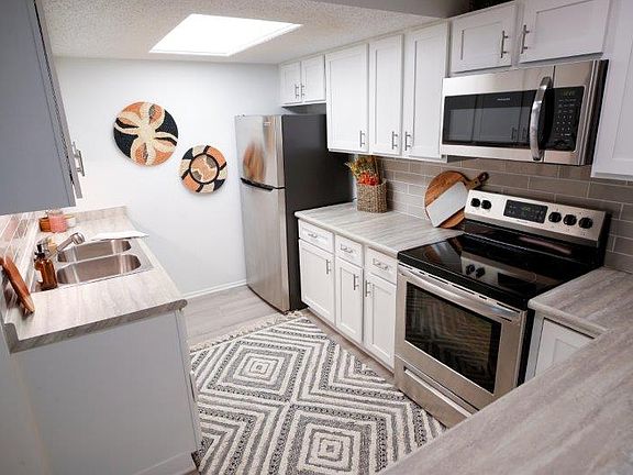 4th image of 601 N Van Buren Trl #729