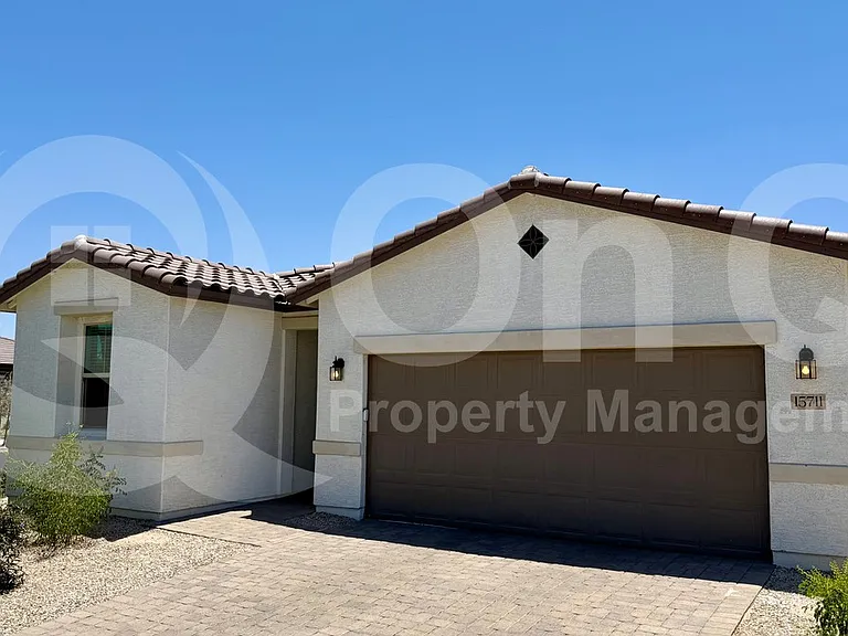 15711 W Monroe St — Photo 3
