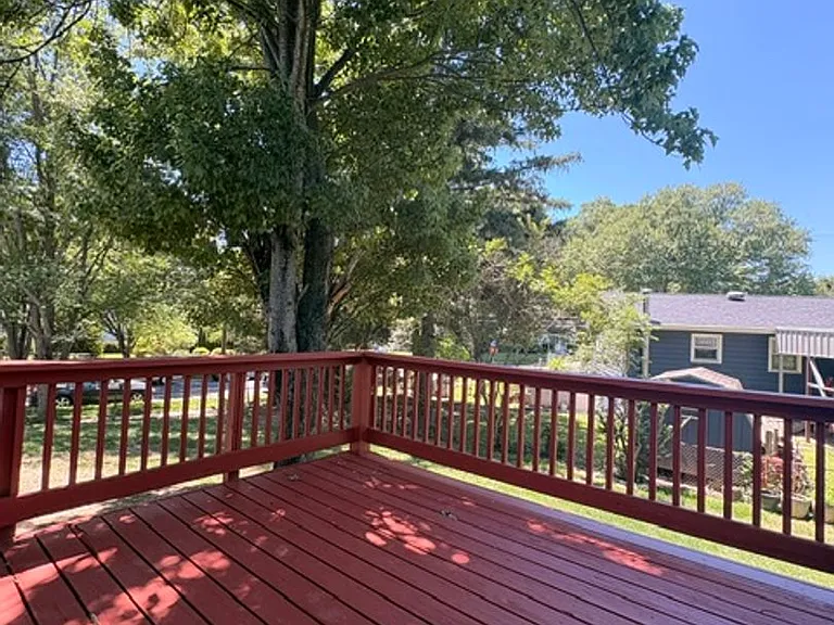 900 Neal Dr — Photo 6
