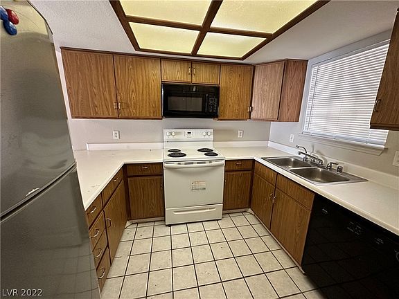 4th image of 3823 S Maryland Pkwy Unit L11