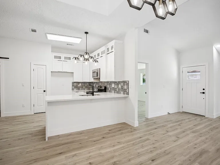 11615 Henley Dr — Photo 12