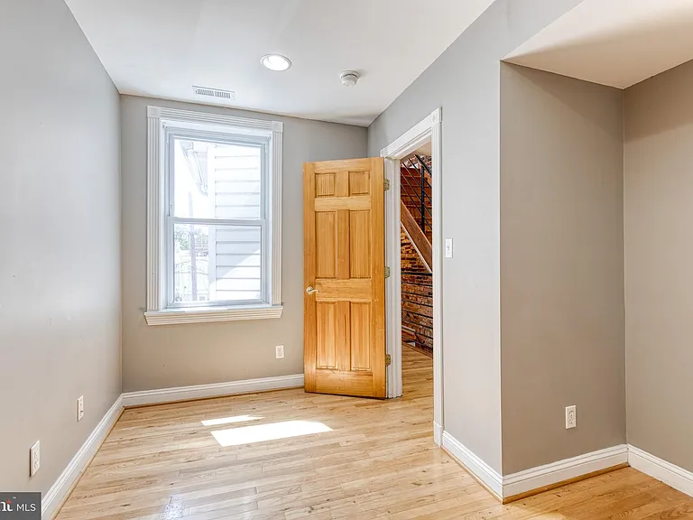 1514 Light St — Photo 22