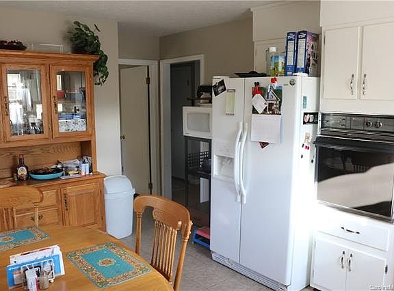 4th image of 613 S Buena Vista Dr