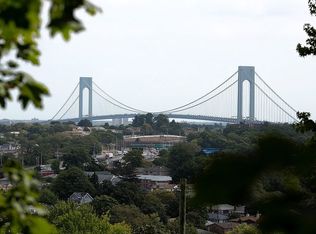 Cedarcliff Rd, Staten Island, NY 10301